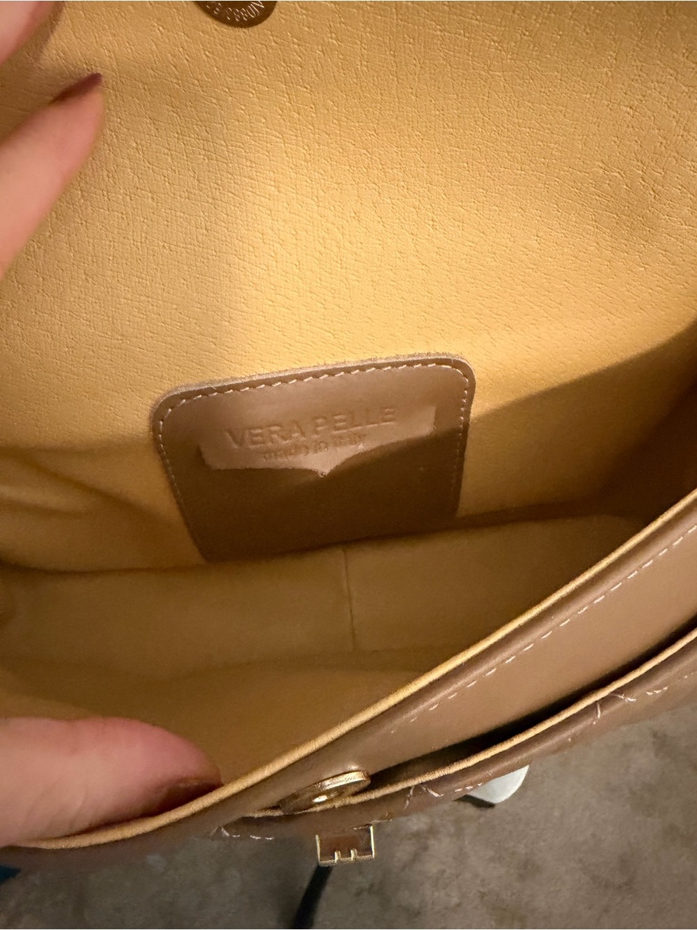 Vera Pelle Quilted Italian Handmade Leather Medium Shoulder Bag, Taupe and Gold - Picture 4 of 7